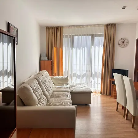 Sunny Two Bedroom 12 In Tulip , Flora - Prime Location! Апартаменты *