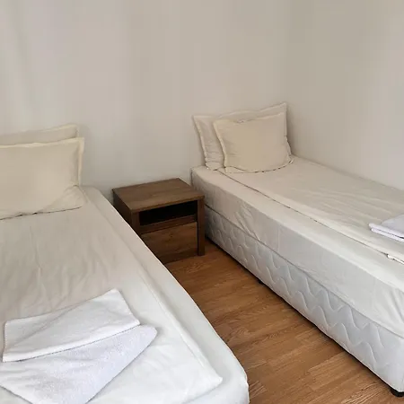 Апартаменты Sunny Two Bedroom 12 In Tulip , Flora - Prime Location! *