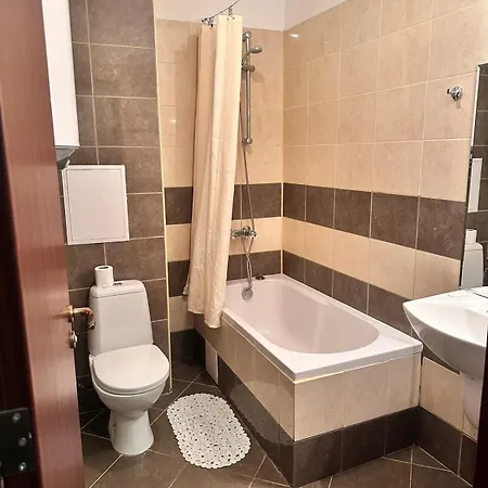 Апартаменты Sunny Two Bedroom 12 In Tulip , Flora - Prime Location!