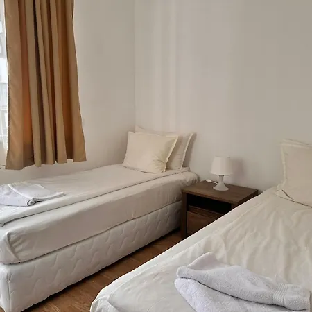 Апартаменты Sunny Two Bedroom 12 In Tulip , Flora - Prime Location! *