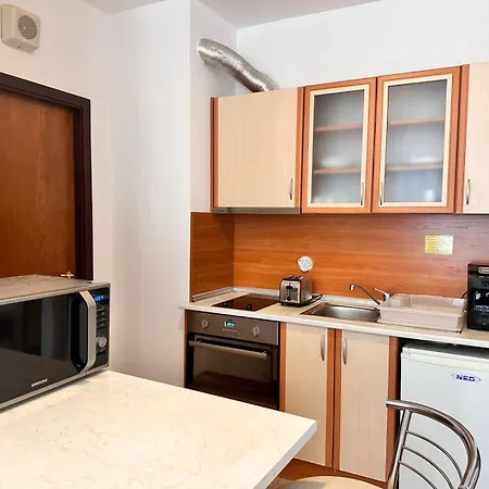 Sunny Two Bedroom 12 In Tulip , Flora - Prime Location! Апартаменты *