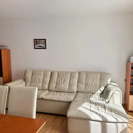 Sunny Two Bedroom 12 In Tulip , Flora - Prime Location! Апартаменты Боровец