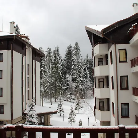 Sunny Two Bedroom 12 In Tulip , Flora - Prime Location!
