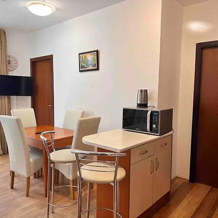 Sunny Two Bedroom 12 In Tulip , Flora - Prime Location! Апартаменты *
