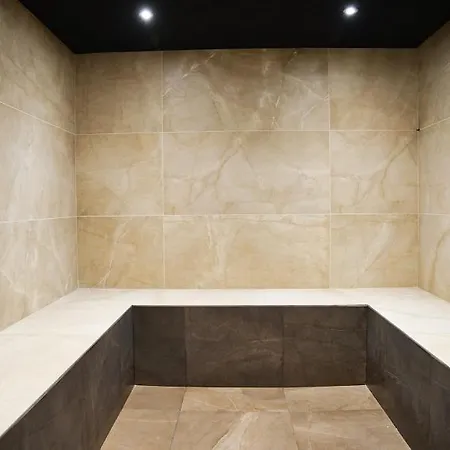 Sunny Two Bedroom 12 In Tulip , Flora - Prime Location! Апартаменты *