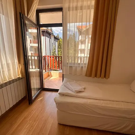 Sunny Two Bedroom 12 In Tulip , Flora - Prime Location!